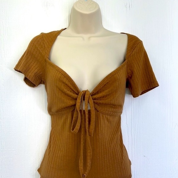 Wild Fable - NWT Ribbed Brown Tie Short Sleeve Bodysuit Size Medium - Picture 3 of 16